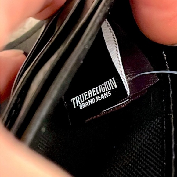 Brand New True Religion Leather Black Billfold Wallet Bottle Opener Keychain Set - Picture 10 of 16